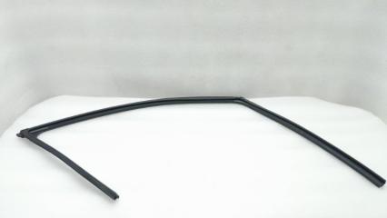 Запчасть уплотнитель стекла двери передний правый Mitsubishi Outlander 2018