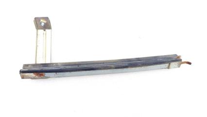 Запчасть направляющая стекла двери передняя левая Nissan Qashqai 2015