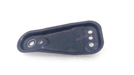 Фото запчасти кронштейн подрамника передний правый Skoda Rapid 2022 Б/У запчасть Запчасть кронштейн подрамника передний правый Skoda Rapid 2022