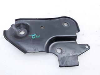 Запчасть кронштейн подрамника передний правый Nissan Terrano 2017