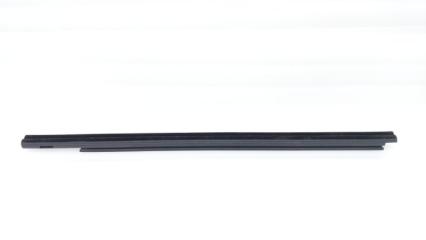 Запчасть уплотнитель стекла двери задний правый Dodge Grand Caravan 2011