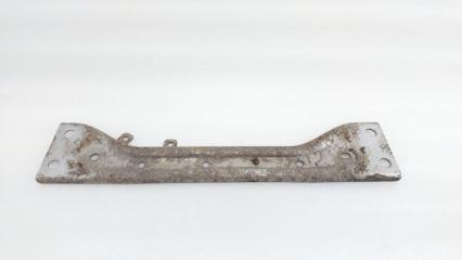 Запчасть распорка кузова Volkswagen Passat 2016