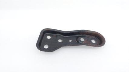 Запчасть кронштейн подрамника левый Volkswagen Passat 2016