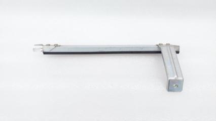 Запчасть направляющая стекла двери передняя правая Nissan Qashqai 2022