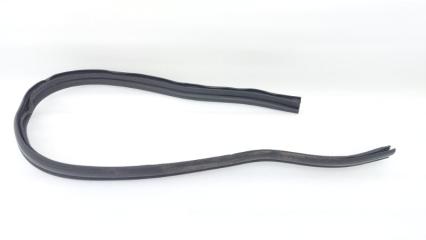 Запчасть уплотнитель капота Fiat Doblo 2010