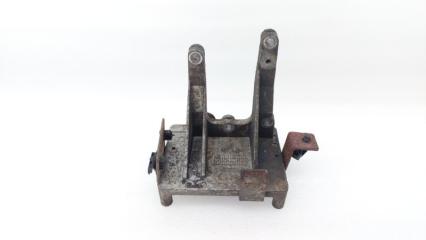 Запчасть кронштейн блока управления двигателем Fiat Doblo 2010