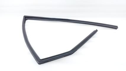 Запчасть уплотнитель стекла двери задний правый Jeep Grand Cherokee 2012