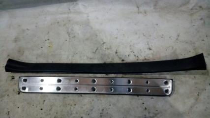 Запчасть накладка на порог салона передняя правая TOYOTA ALTEZZA 2001