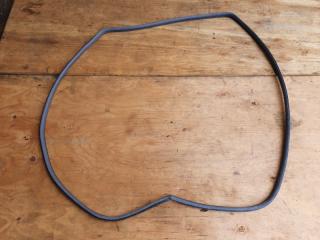 Уплотнитель проема двери задний левый TOYOTA IPSUM 1999