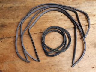 Уплотнитель проема двери комплект TOYOTA PLATZ 2000