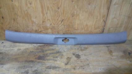 Запчасть накладка замка багажника TOYOTA ALPHARD 2006