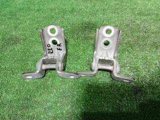 Фото запчасти петля двери передняя правая NISSAN LEAF 2011 контрактная запчасть Запчасть петля двери передняя правая NISSAN LEAF 2011