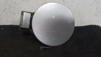 Фото запчасти лючок бензобака Kia Sportage 2013 контрактная запчасть Запчасть лючок бензобака Kia Sportage 2013