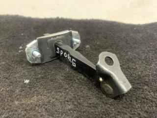 Ограничитель двери задний левый Kia Sportage 2011