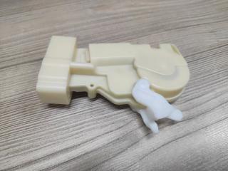 Замок двери передней левой передний левый TOYOTA HARRIER