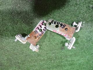 Запчасть петля двери передняя правая MITSUBISHI PAJERO IO 2002