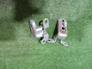 Фото запчасти петля двери задняя левая TOYOTA IST 2002 контрактная запчасть Запчасть петля двери задняя левая TOYOTA IST 2002