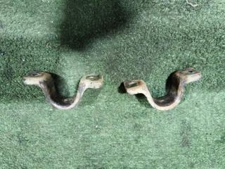 Запчасть скоба стабилизатора передняя MITSUBISHI PAJERO IO 2002