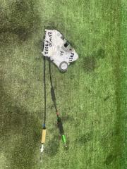 Замок двери передней левой передний левый TOYOTA PRIUS 2014