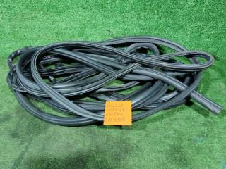 Запчасть уплотнитель проема двери комплект Mitsubishi Outlander 2014