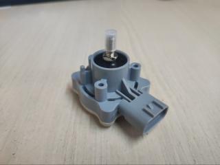 Запчасть датчик высоты дорожного просвета задний TOYOTA Harrier 2006