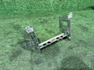 Запчасть крепление магнитофона Mitsubishi Outlander 2014