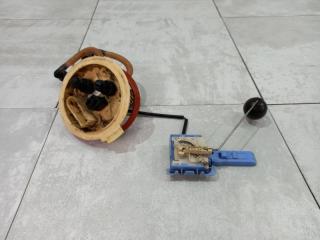 Запчасть датчик уровня топлива Volkswagen Touareg 2011