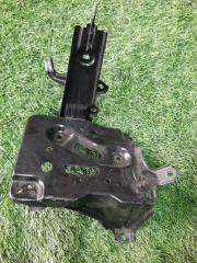 Крепление аккумулятора Toyota Corolla Fielder 2018