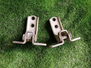 Фото запчасти петли двери передние правые Mitsubishi Delica D5 2008 контрактная запчасть Запчасть петли двери передние правые Mitsubishi Delica D5 2008