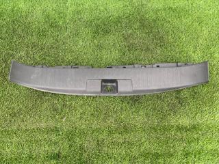 Запчасть накладка замка багажника задняя Honda Shuttle 2015