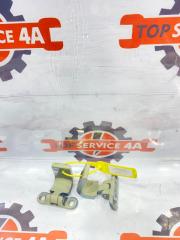 Запчасть петля багажника задняя SKODA Yeti 2010