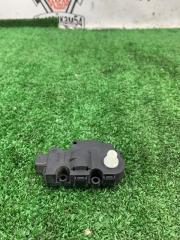 Фото запчасти сервопривод печки Audi A4 2011 контрактная запчасть Запчасть сервопривод печки Audi A4 2011