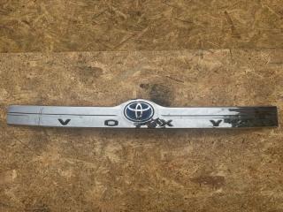 Накладка 5-ой двери TOYOTA VOXY контрактная Накладка 5-ой двери TOYOTA VOXY
