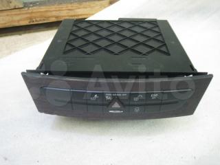 Запчасть блок кнопок Mercedes W211 E-Class 2116800552 Б/У Блок кнопок Mercedes W211 E-Class 2116800552 Б/У