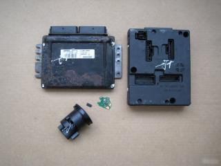 Фото запчасти блок управления электронный эбу Renault Megane 1 Б/У запчасть Запчасть блок управления электронный эбу Renault Megane 1