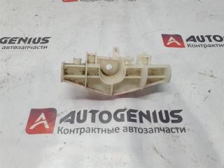 Крепление бампера правое заднее TOYOTA COROLLA FIELDER NZE164 2 ракурс