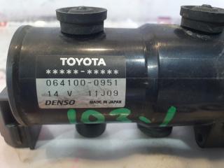 Помпа печки TOYOTA PRIUS NHW20 1NZ-FXE 0641000951 2 ракурс