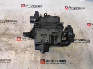 Корпус воздушного фильтра TOYOTA COROLLA FIELDER NKE165 1NZ-FXE 3 ракурс