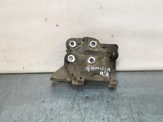 Запчасть кронштейн генератора Mazda Familia 1998