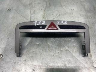 Запчасть кнопка аварийной сигнализации Peugeot 308 2010