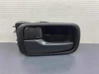 Фото запчасти ручка двери внутренняя задняя левая Mitsubishi Lancer 2008 Б/У запчасть Запчасть ручка двери внутренняя задняя левая Mitsubishi Lancer 2008