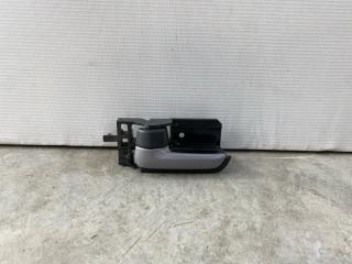 Фото запчасти ручка двери внутренняя передняя левая Suzuki SX4 2010 Б/У запчасть Запчасть ручка двери внутренняя передняя левая Suzuki SX4 2010