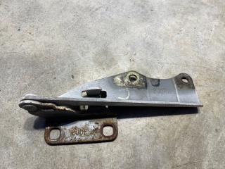 Фото запчасти петля капота правая Nissan BLUEBIRD 2000 Б/У запчасть Запчасть петля капота правая Nissan BLUEBIRD 2000