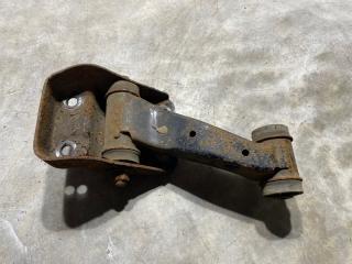 Запчасть рычаг подвески передний левый Nissan BLUEBIRD 2000