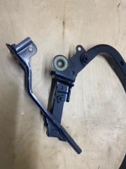 Петля крышки багажника задняя правая Toyota Camry V70