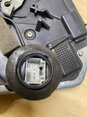 Замок двери передний правый Toyota Rav 4