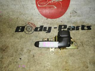 Ручка двери внутренняя правая передняя TOYOTA MARK II jzx90 251 1 ракурс