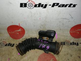 Патрубок воздушного фильтра TOYOTA CARIB AE111 179 1 ракурс