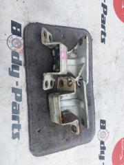 Петля дверная левая NISSAN ATLAS R8F23 1 ракурс