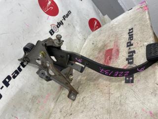Педаль сцепления TOYOTA VOLTZ ZZE137 2 ракурс